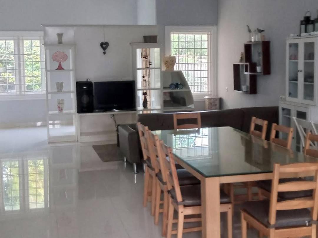 Villa 360 Lembang Exterior photo